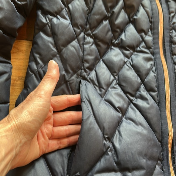 Athleta goose down puffer jacket. - Picture 5 of 8